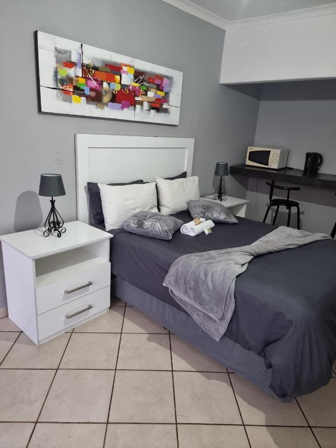 Stay At Home Airport Lodge Kempton Park Exterior photo