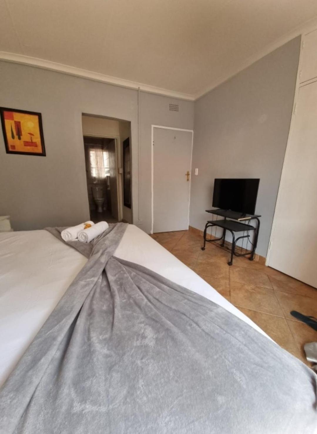 Stay At Home Airport Lodge Kempton Park Exterior photo